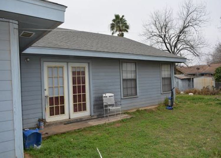2nd image of 302 N 15th St