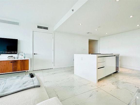 5th image of 1201 20th St APT 408