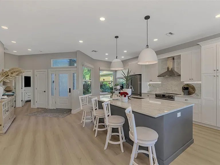 561 Fallbrook Dr — Photo 15