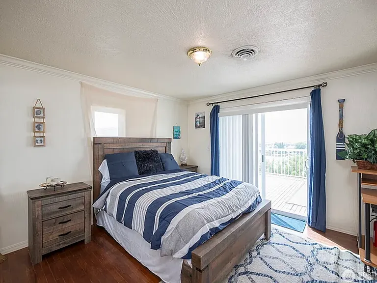 634 N Crestview Dr — Photo 22