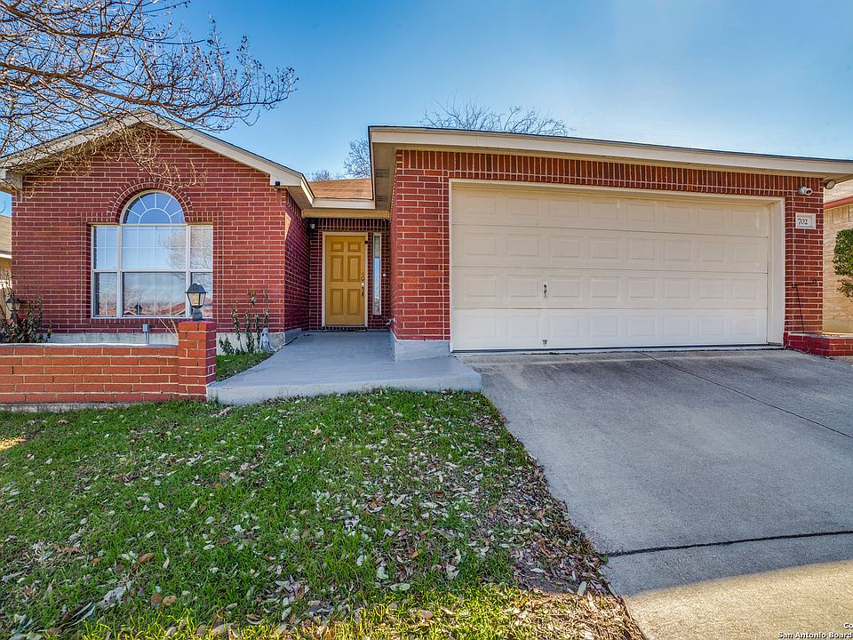 1st image of 702 HERITAGE WAY