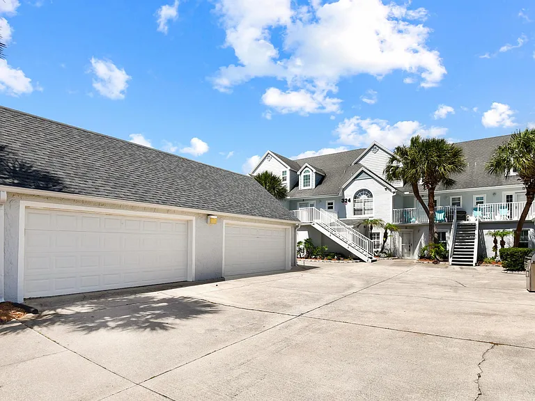 324 Village Dr #B — Photo 28