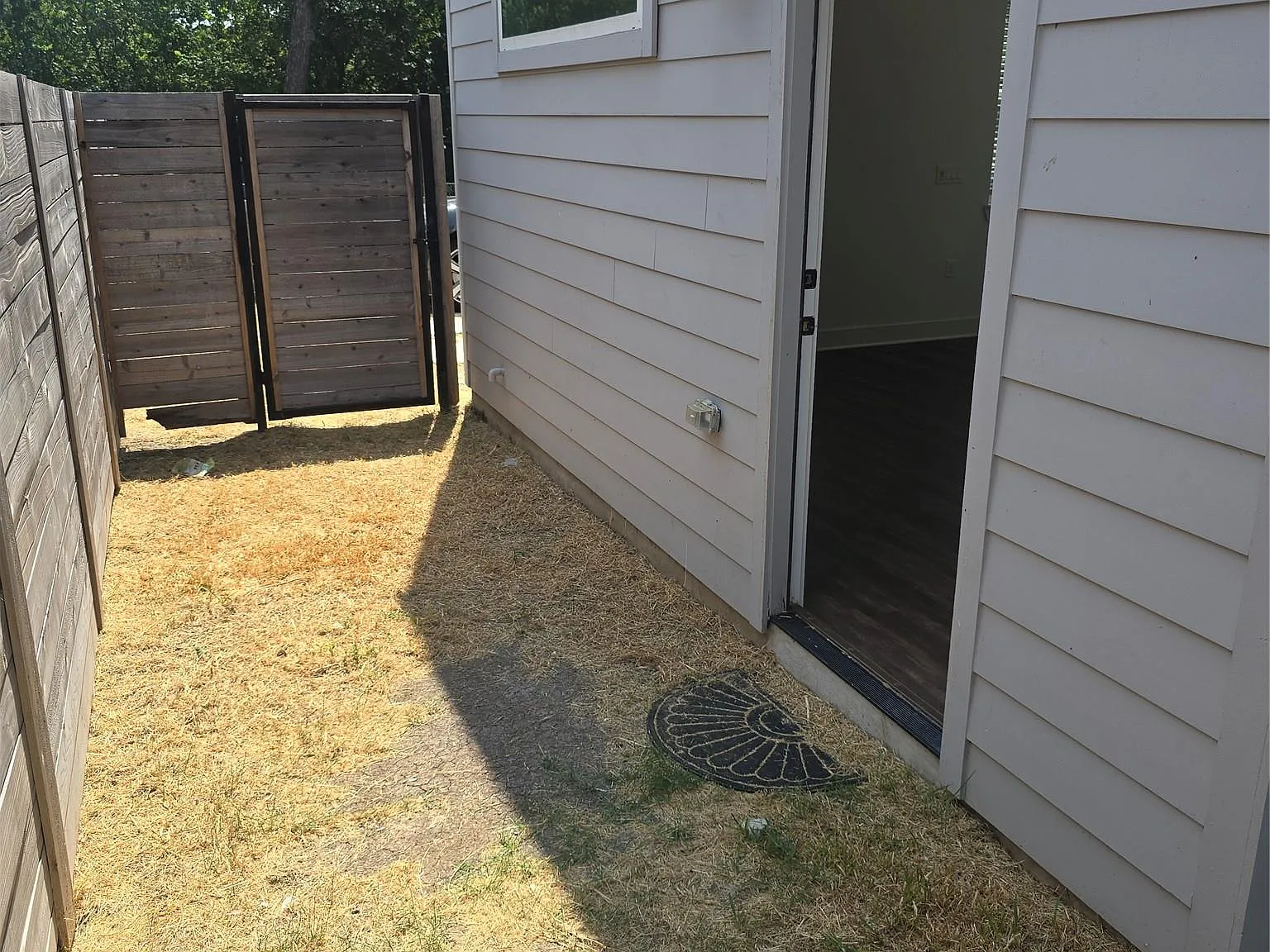 1 bed, 1.5 bath, 1176 sqft, $1,575 — Photo 3