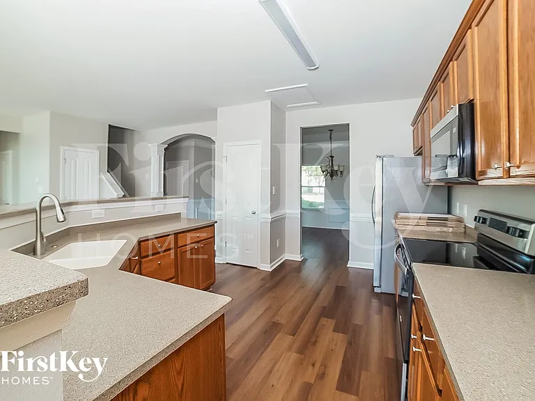 121 Fining Ct — Photo 5
