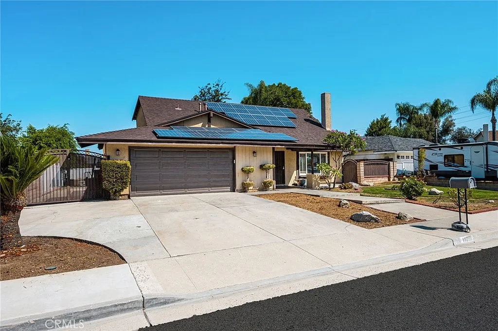 4 bed, 1744 sqft, $4,100 — Photo 3