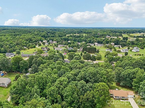 3rd image of 258 Rumple Hill Dr