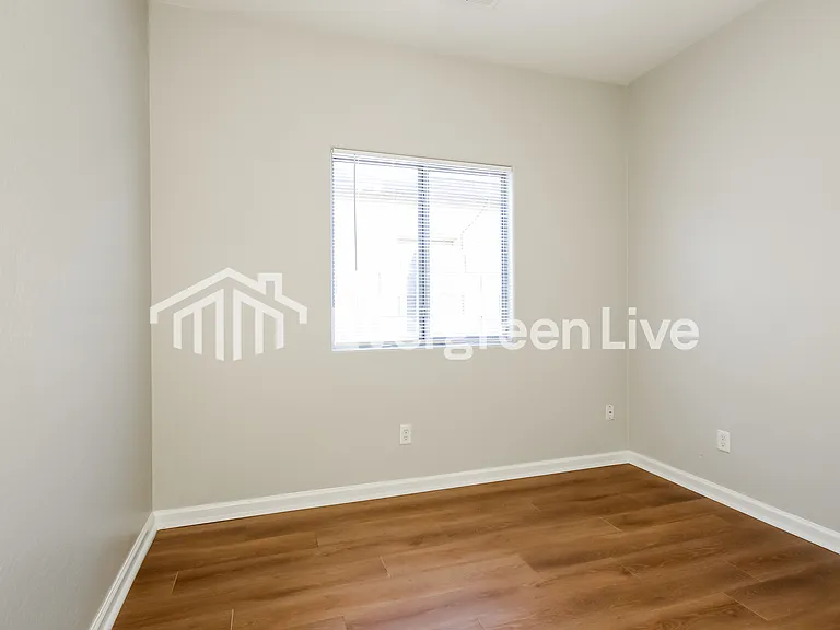 6038 N 68th Dr — Photo 12