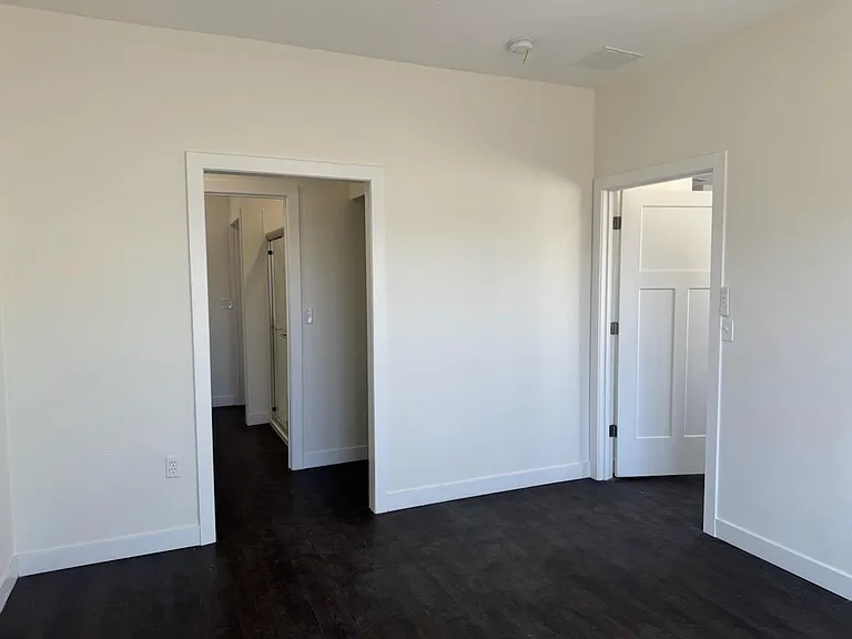 205 Unruh St #B — Photo 8