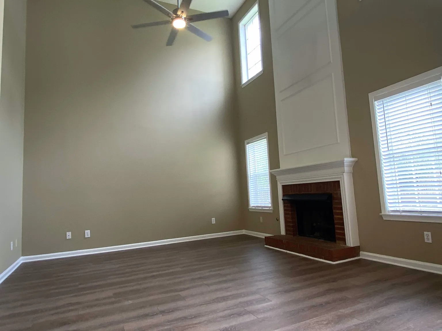 3 bed, 2.5 bath, 2140 sqft, $2,298 — Photo 3