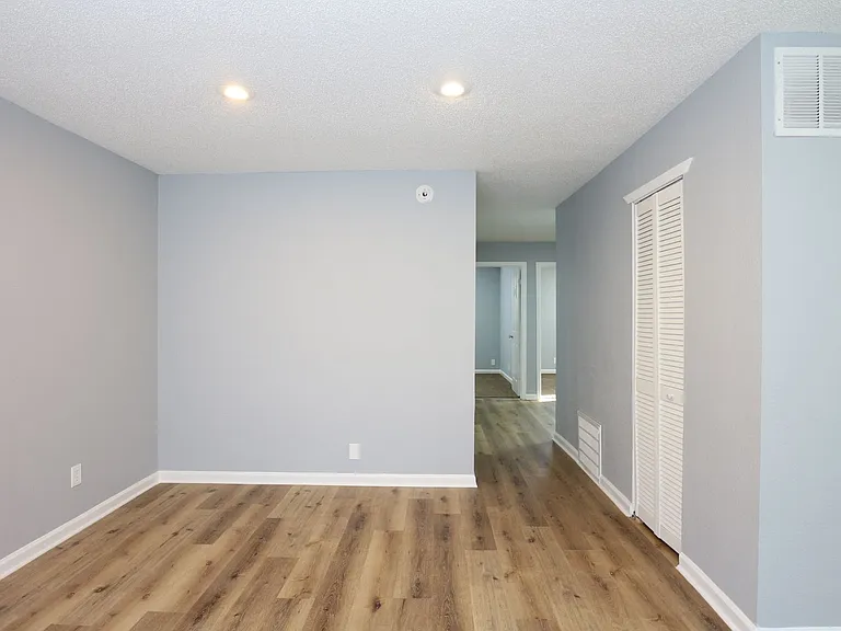 753 N Arnolda Ave — Photo 4