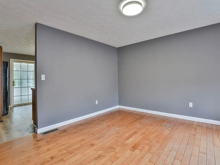 54 Vandora Dr — Photo 15