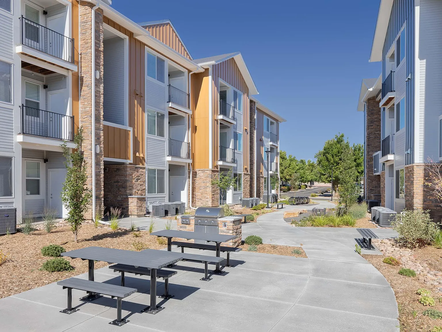 Rendezvous Trail Apartments — Photo 3