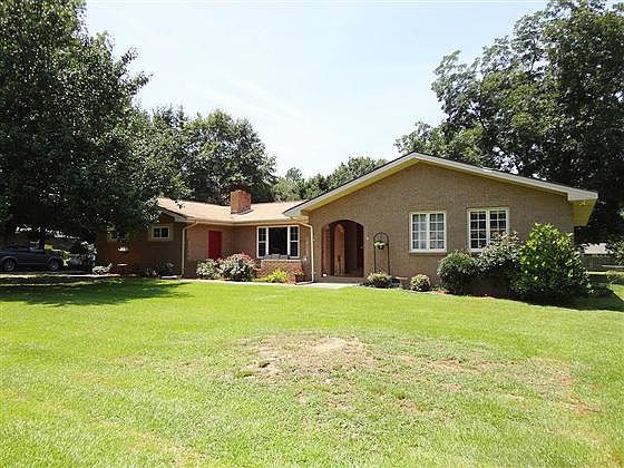 1st image of 131 Carter Woods Dr