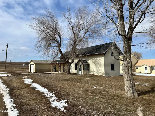 108 Clark Ave, Bainville, MT 59212