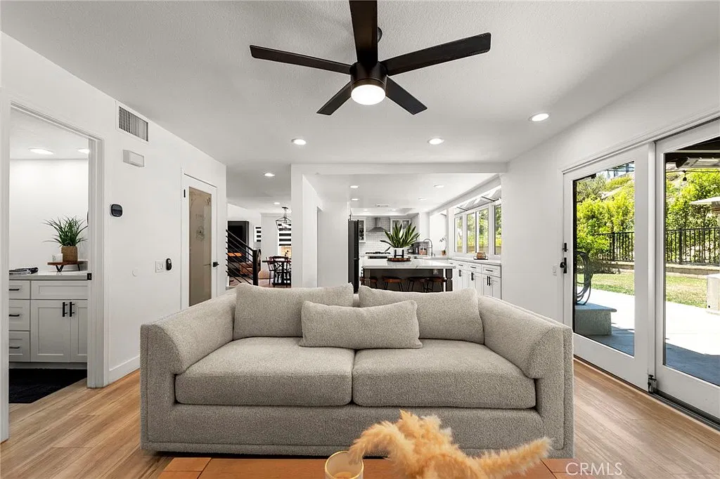 4 bed, 3.5 bath, 2500 sqft, $6,400 — Photo 4