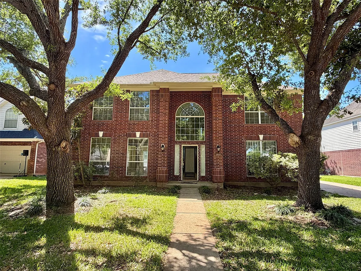 Building Photo - 1916 Lake Winds Dr