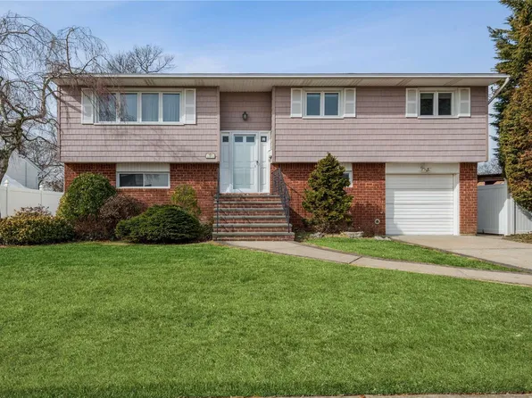 82 Atlantic Avenue, Massapequa Park, NY 11762