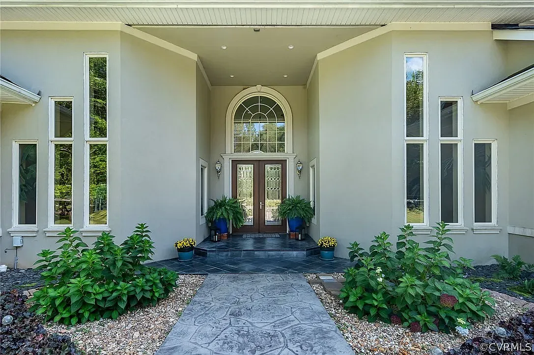 3 bed, 3744 sqft, $10,000 — Photo 4
