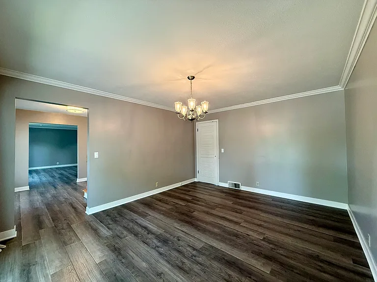 9325 Pauline St — Photo 13