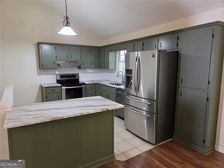 984 Overlook Dr — Photo 10