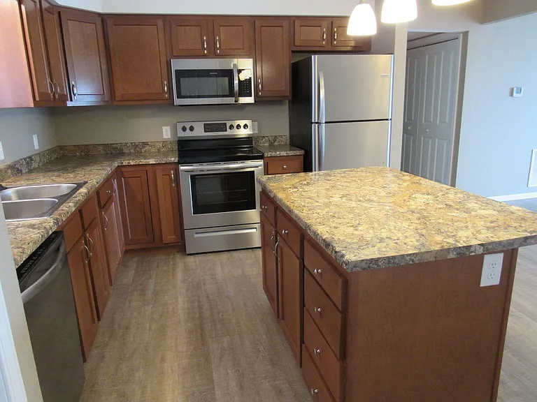 1247 Jeffries Rd — Photo 2