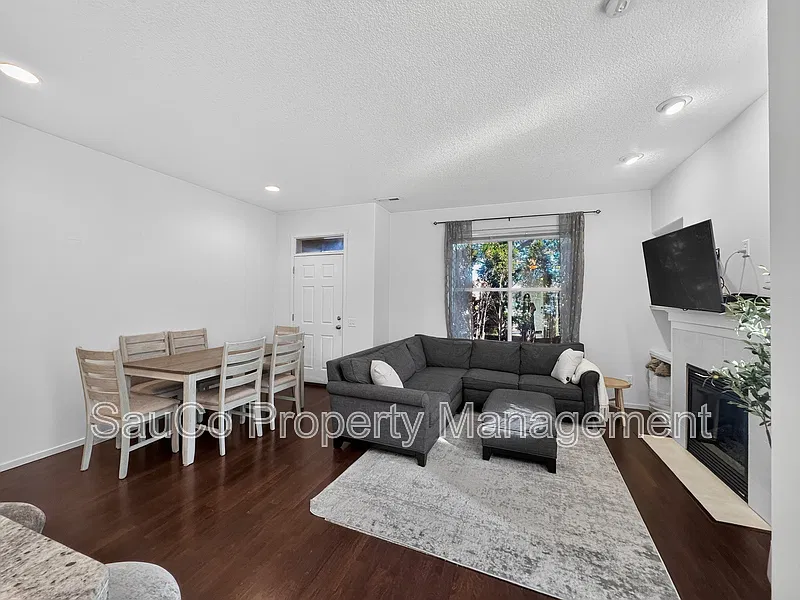 3 bed, 2.5 bath, 1483 sqft, $2,495 — Photo 3