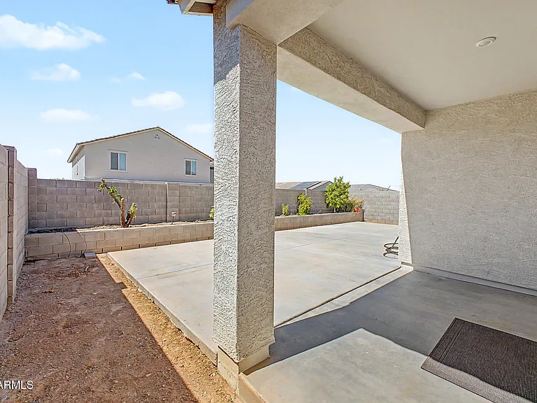 17865 W Daley Ln — Photo 28