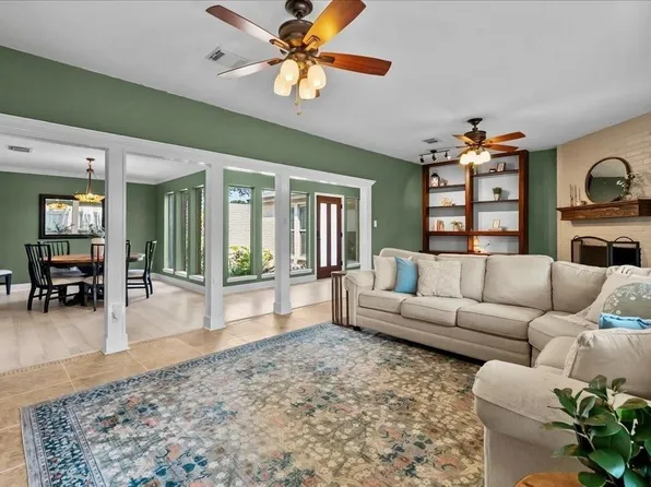 1626 Lake Bluff Dr, Seabrook, TX 77586
