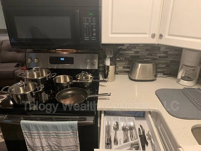 2 bed, 1.0 bath, $2,000 — Photo 4