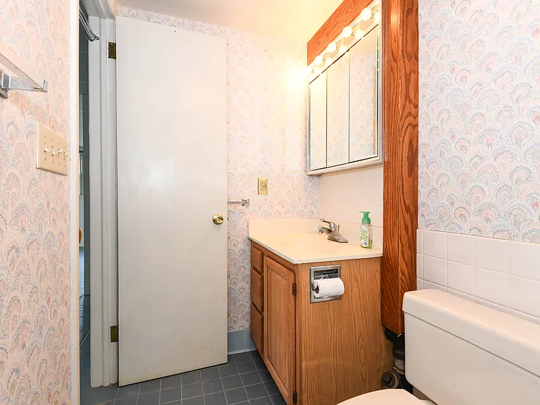 1804 Strathmore Dr — Photo 31