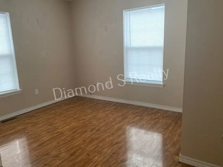 647 W Central St — Photo 9