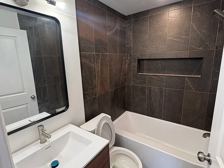 839 S Jackson St #4 — Photo 2