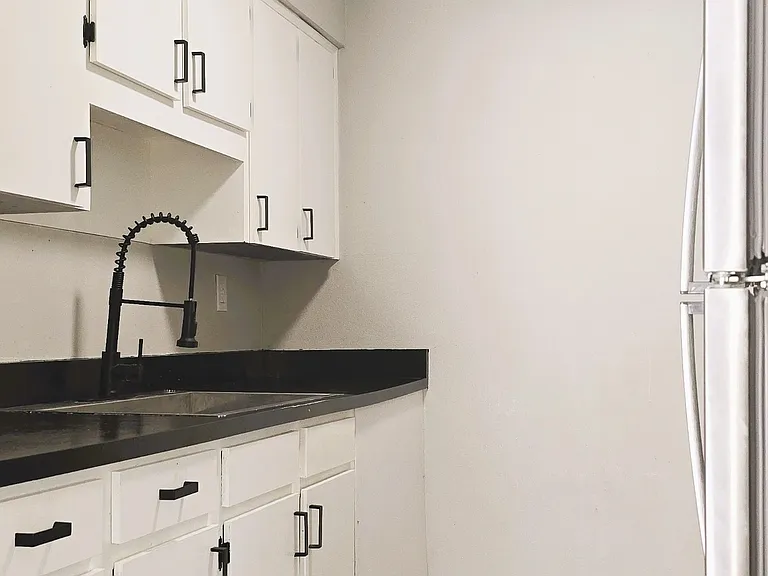 921 E Parker St #5 — Photo 5