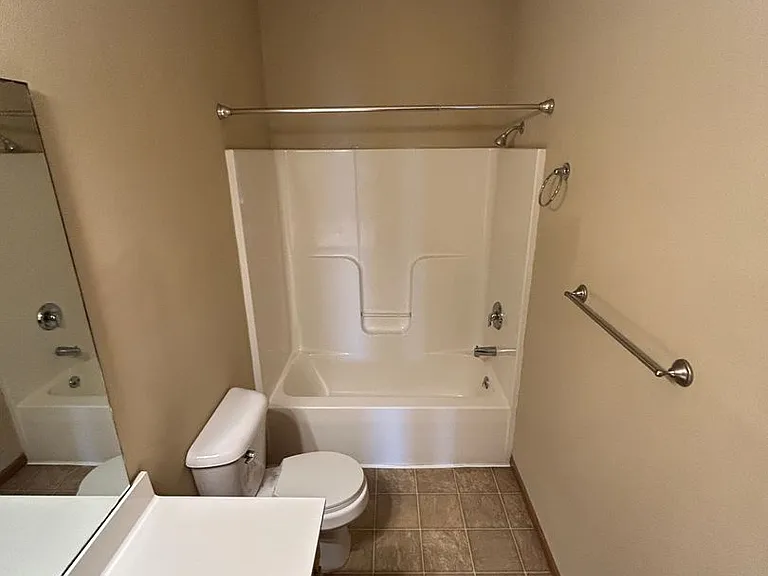 1011 Laurel Tree Ct #B — Photo 7