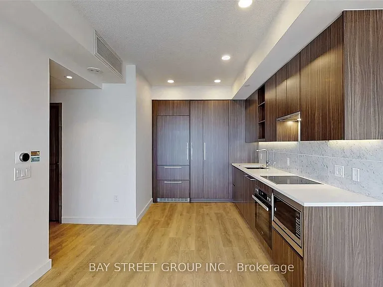 95 McMahon Dr #1212 — Photo 10
