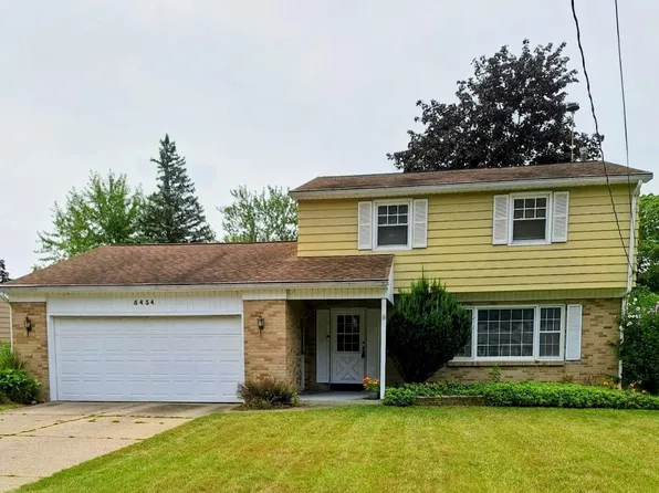 5434 Edgelawn Dr SE, Kentwood, MI 49508
