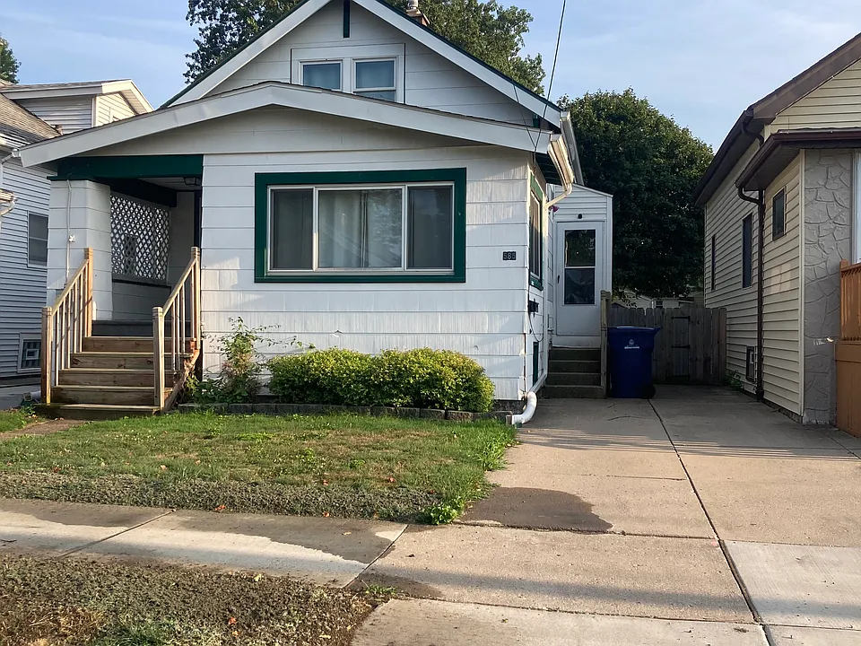 Marilla St