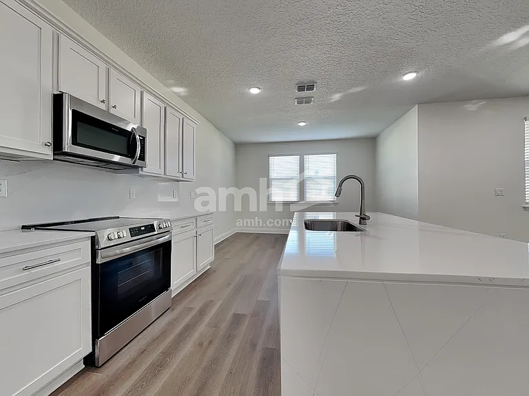 11440 Bay Hill Cir — Photo 4
