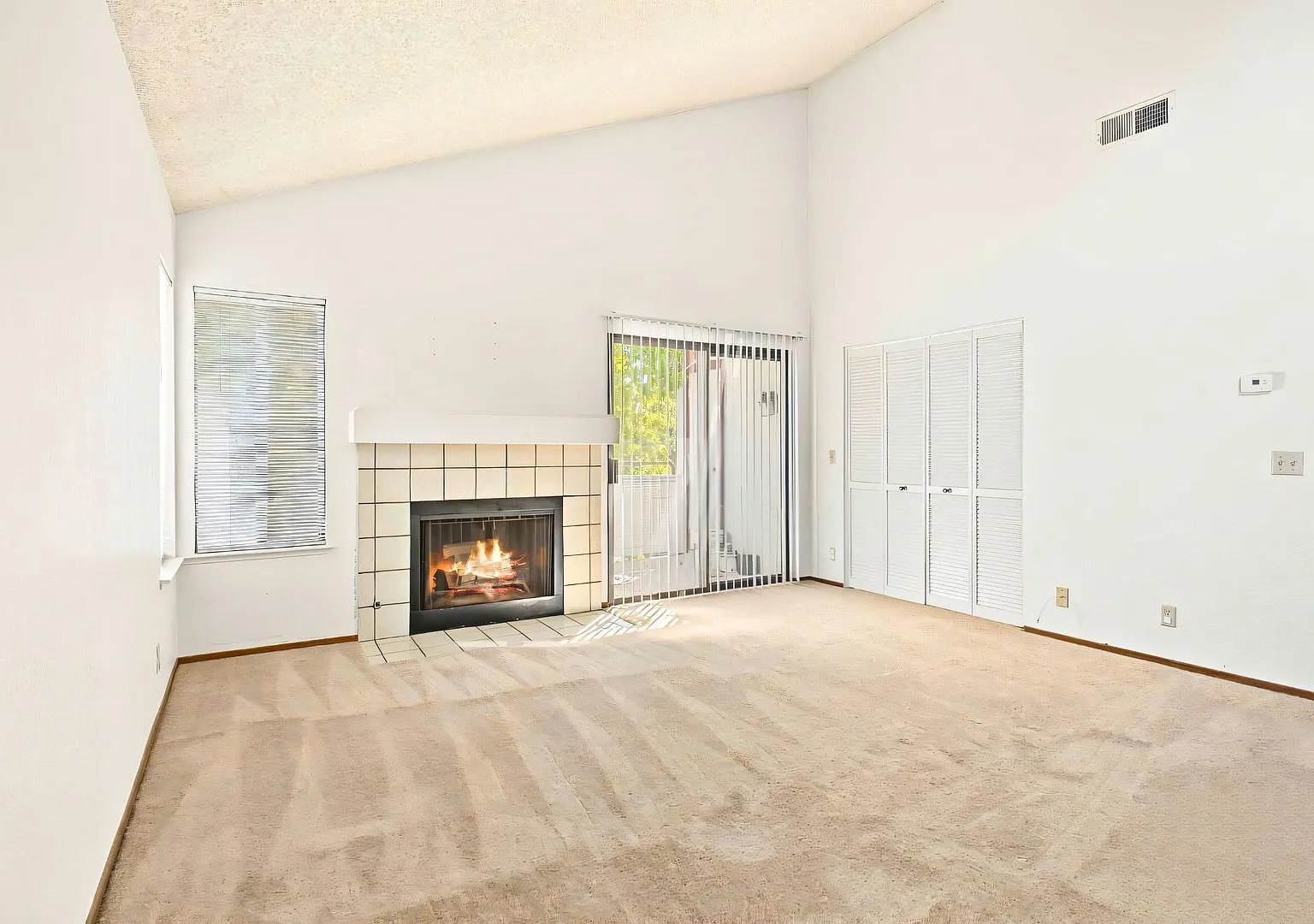 Lovely, Light-Filled 2 Bedroom, 2 Bath Condo — Photo 3