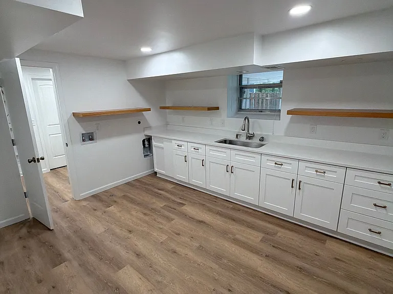 Washer & Dryer Included