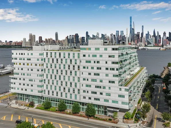 800 Avenue At Port Imperial image 39 of 41