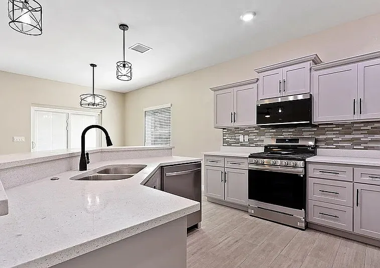 3 bed, 1807 sqft, $1,900 — Photo 2