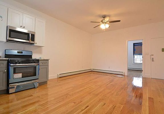 3rd image of 440 Cleveland St APT 1