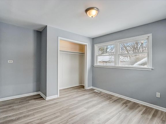 5th image of 9238 S Woodlawn Ave