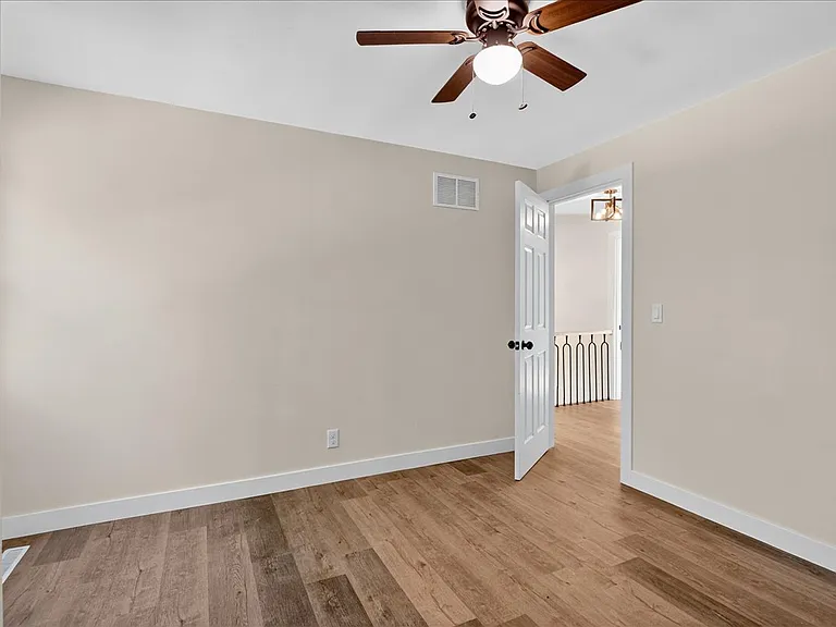 208 Coral Dr — Photo 17