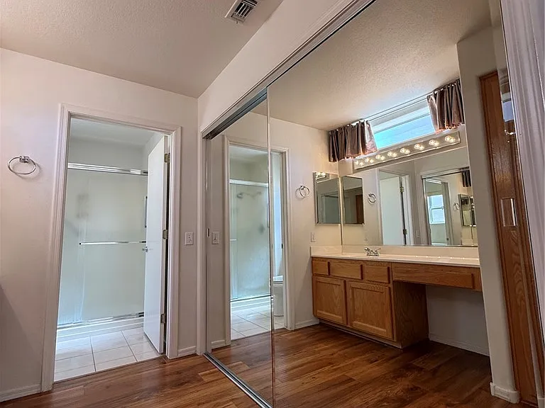 10905 Mill Cove Ave — Photo 11