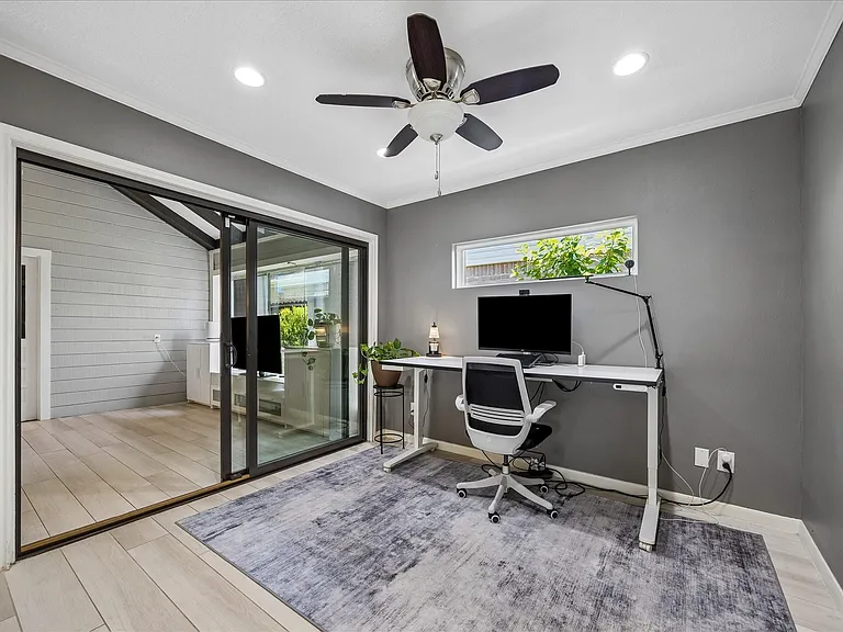 11646 Manor Park Dr — Photo 14