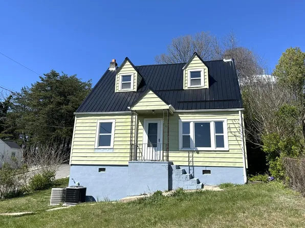 834 Smith St, Martinsville, VA 24112