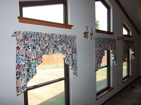 4th image of 3703 Baymeadow Dr