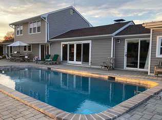 16B E Tiana Rd, Hampton Bays, NY 11946
